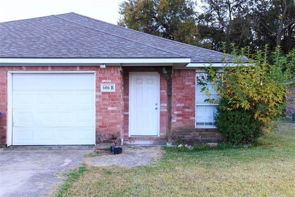 606 Oak Street - Photo 1