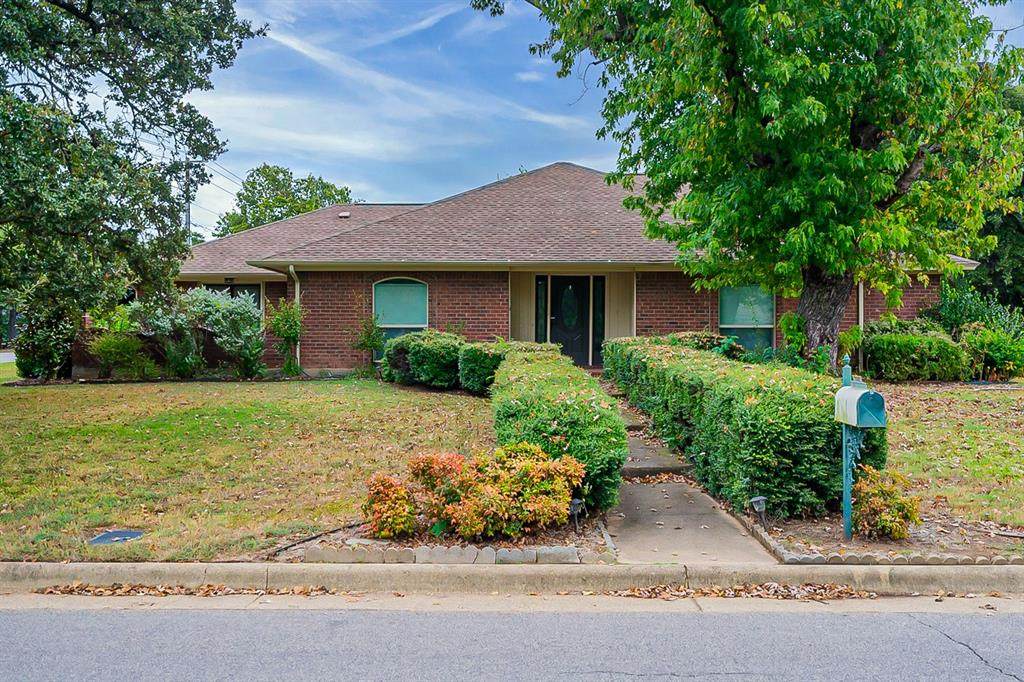 7924 Londonderry Drive - Photo 1