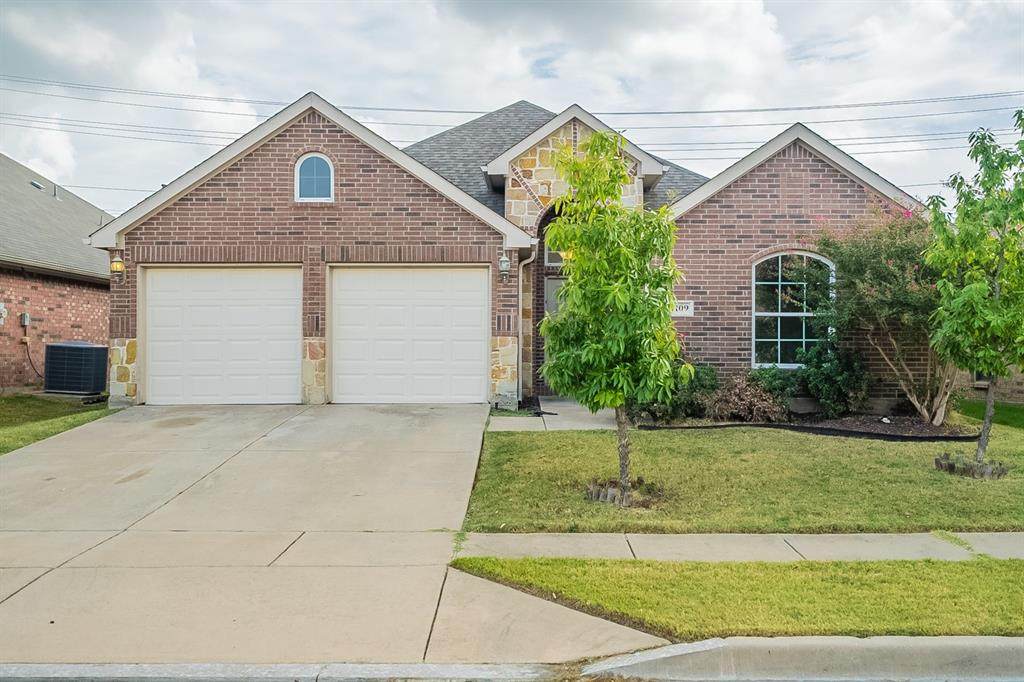 1109 Lone Pine Drive - Photo 1