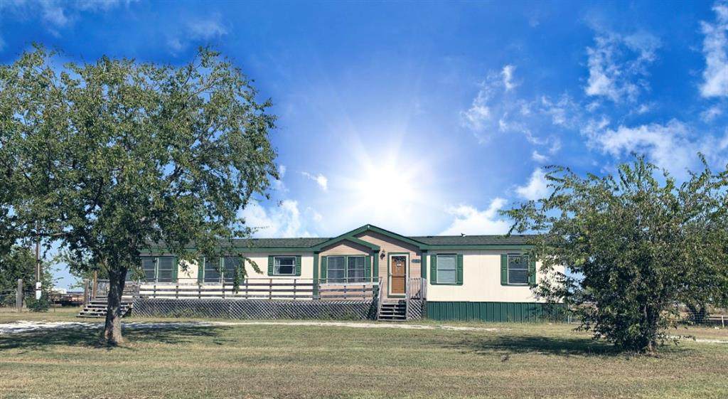 464 County Road 4421 - Photo 1