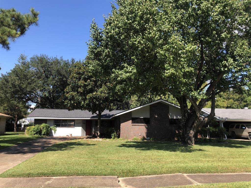2407 Waverly Drive - Photo 1