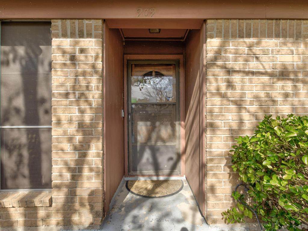 909 Childers Avenue - Photo 1