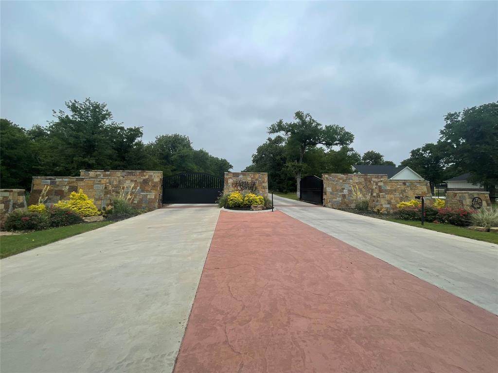 200 Heritage Springs Drive - Photo 1