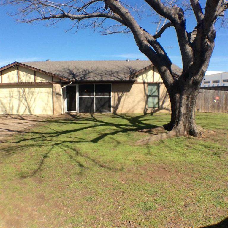 112 Pecan Street - Photo 1