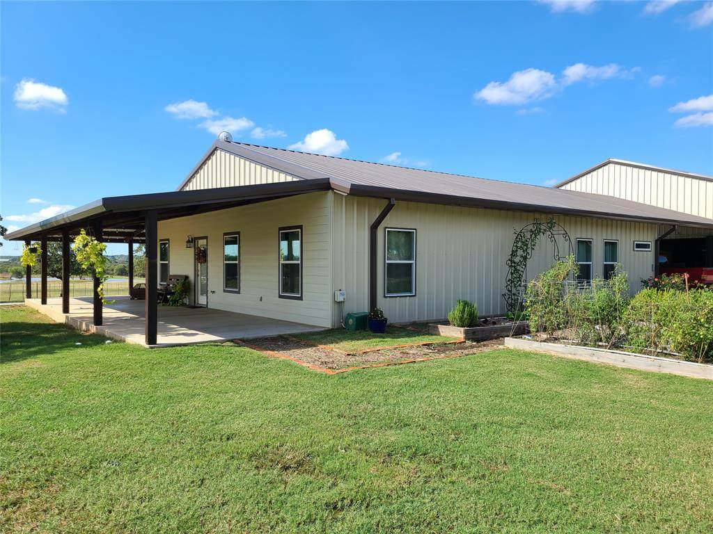 400 Reed Road - Photo 1