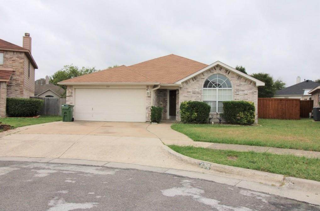 332 Dakota Drive - Photo 1