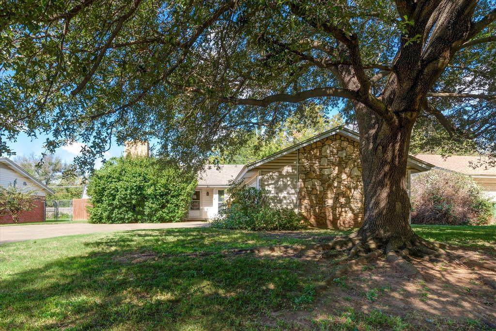 2703 Blackwood Drive - Photo 1
