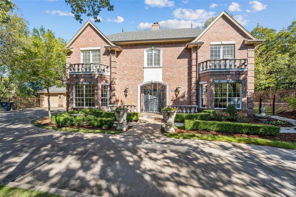 403 Hazelwood Drive - Photo 1