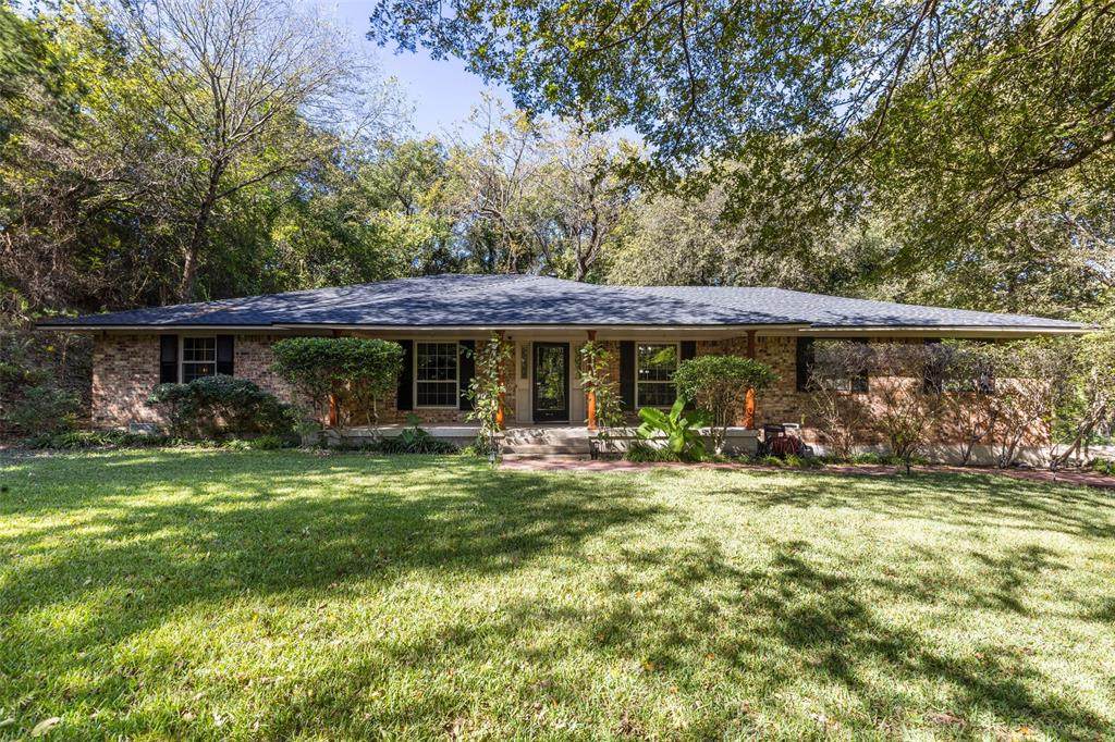 1024 Tanglewood Drive - Photo 1