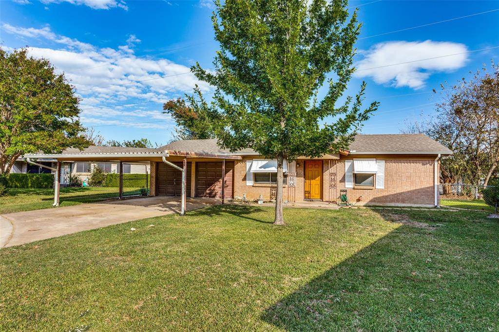 704 Russell Road - Photo 1