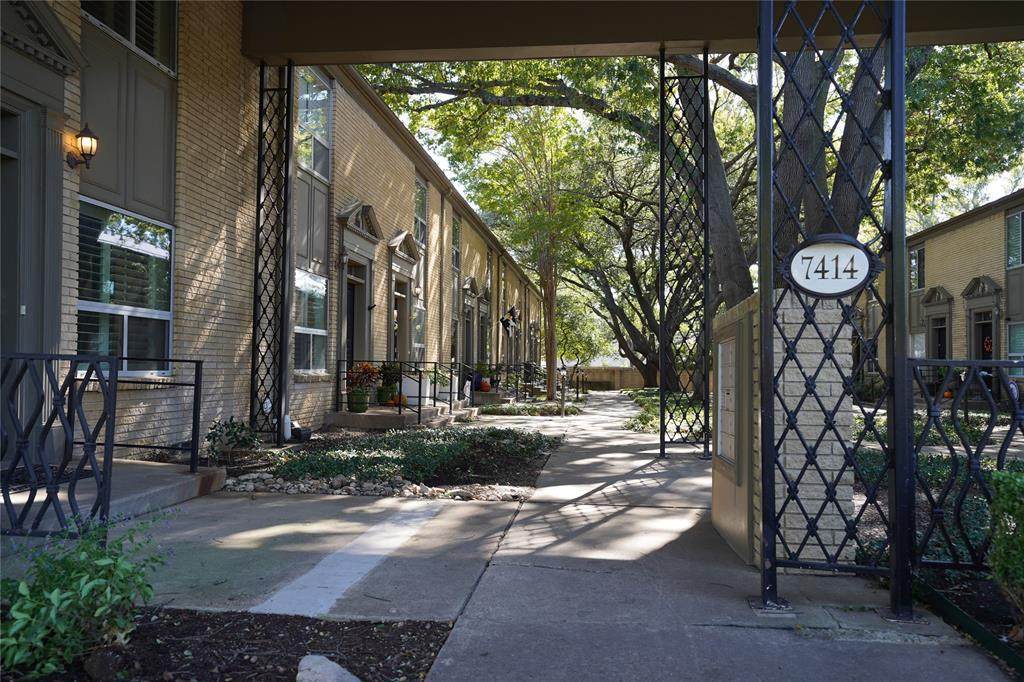 7414 Northwest Highway - Photo 1
