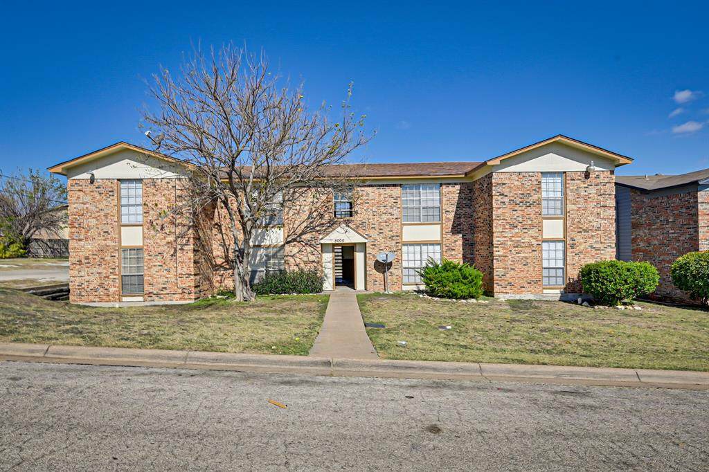 8002 Cambridge Circle - Photo 1