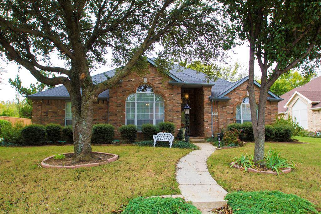 828 Abbots Lane - Photo 1