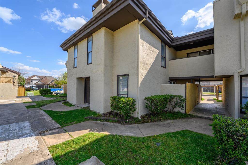 709 Harbour Town Drive - Photo 1