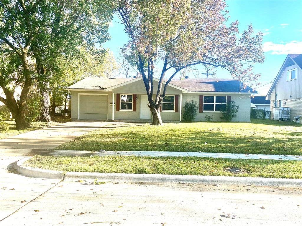 2910 Viva Drive - Photo 1