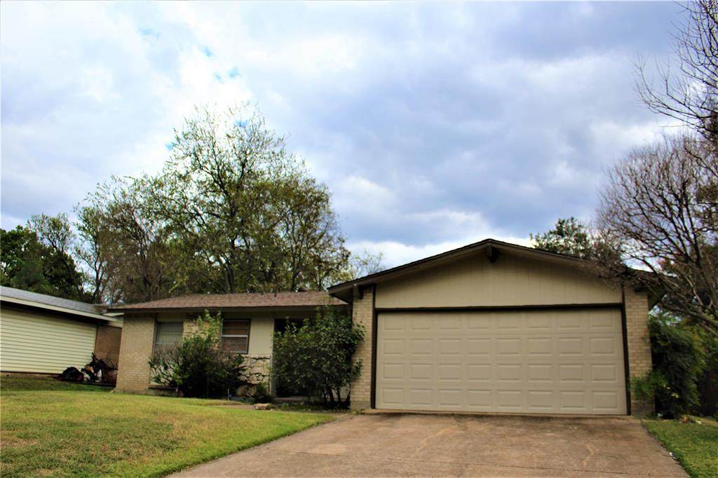 417 Melrose - Photo 1