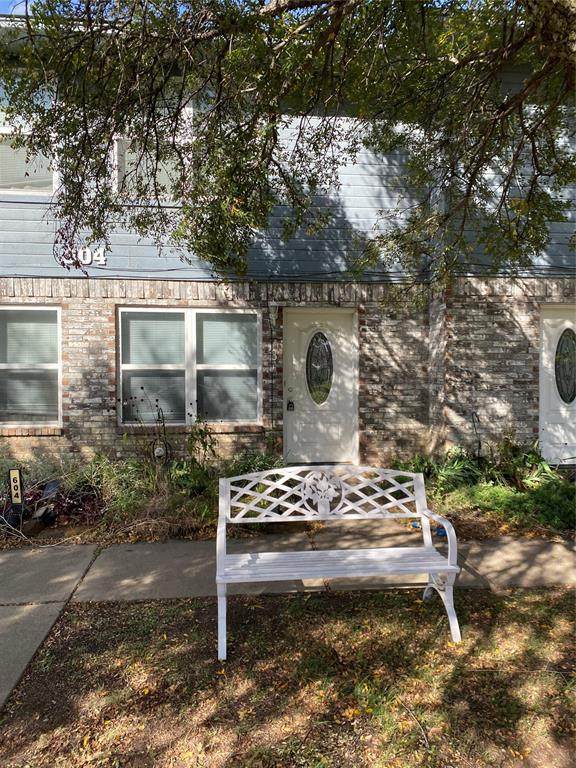 604 Meadowview Court - Photo 1