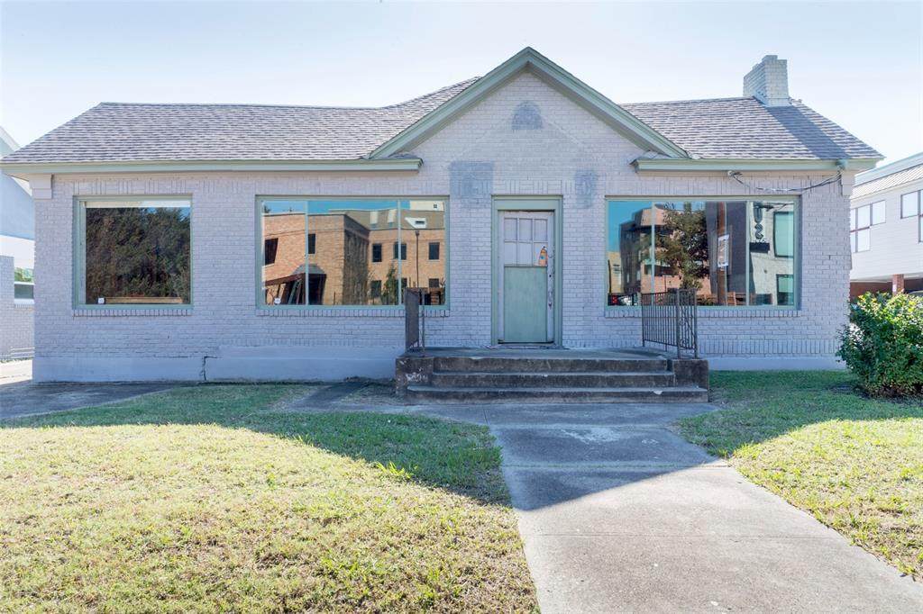 206 10th Street - Photo 1