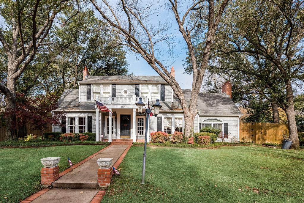 1608 Park Avenue - Photo 1