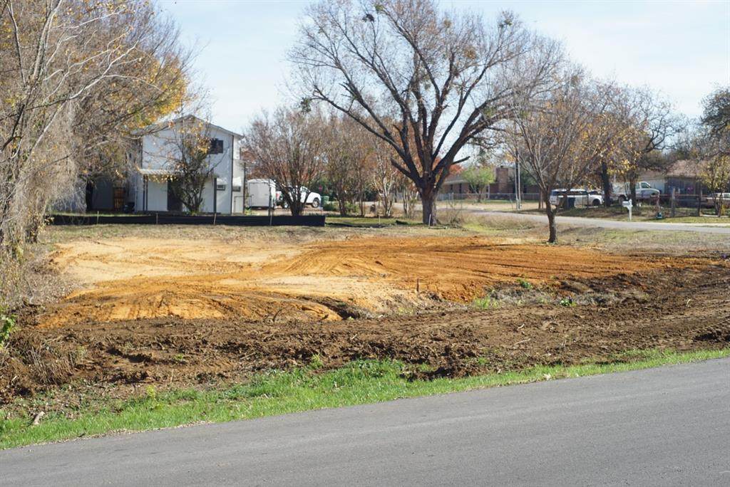 710 Lakeshore - Photo 1