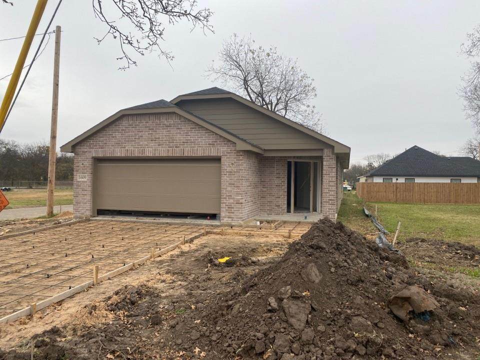 1609 Johnson Street - Photo 1