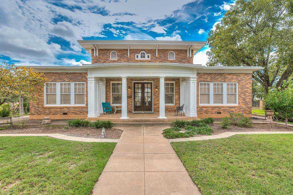 603 8th Street - Photo 1