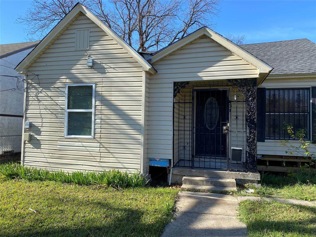 431 Avenue G - Photo 1