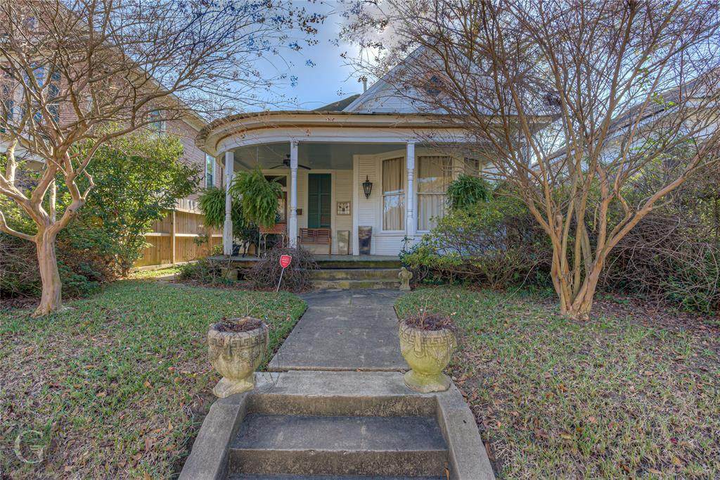 1041 Sheridan Avenue - Photo 1