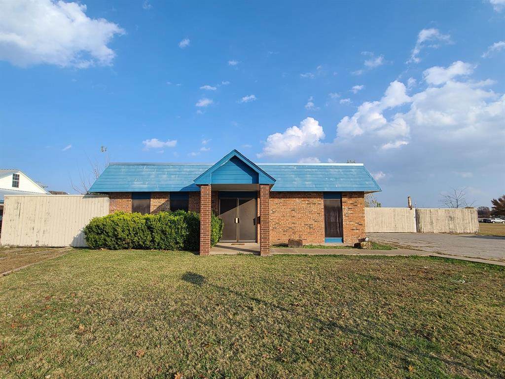 1805 Carrier Parkway - Photo 1