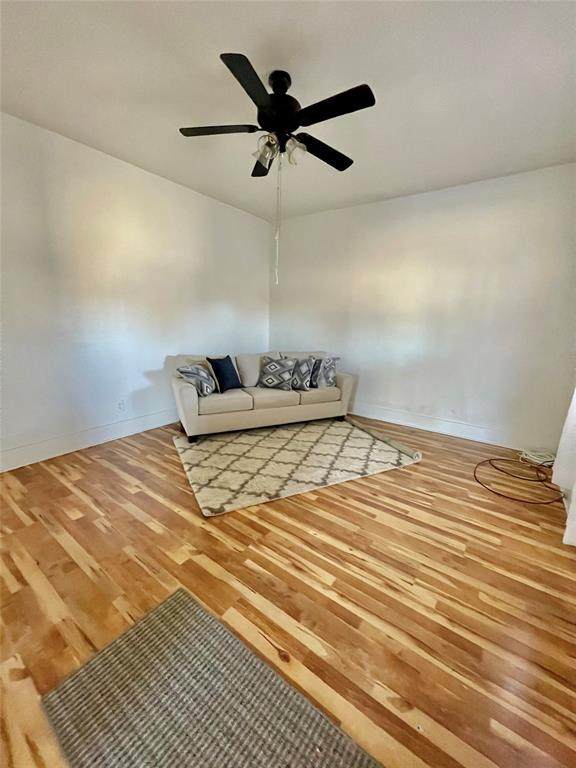917 Chestnut - Photo 1