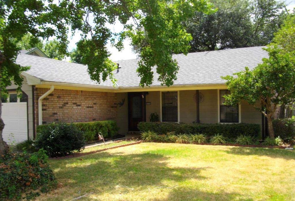2526 Downs Circle - Photo 1