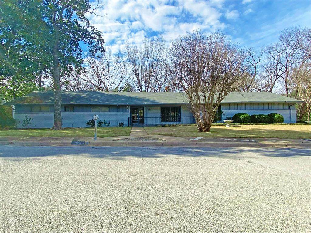 826 Pin Oak Lane - Photo 1