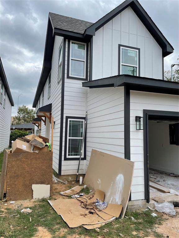 2423 Scott Street - Photo 1