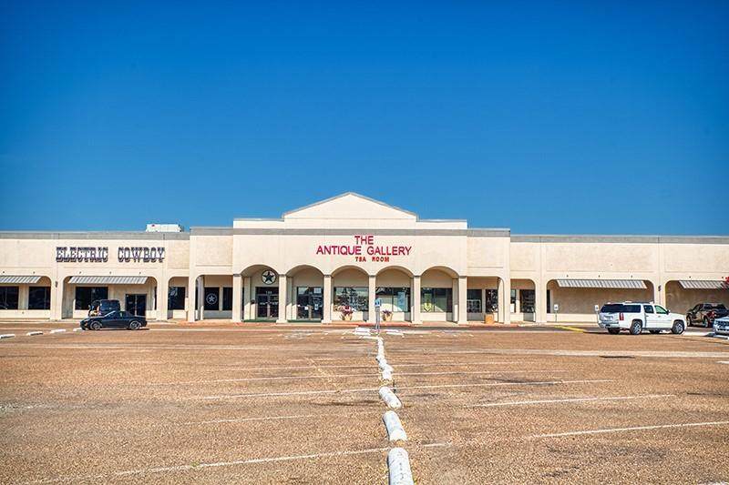 1165 Stemmons Freeway - Photo 1