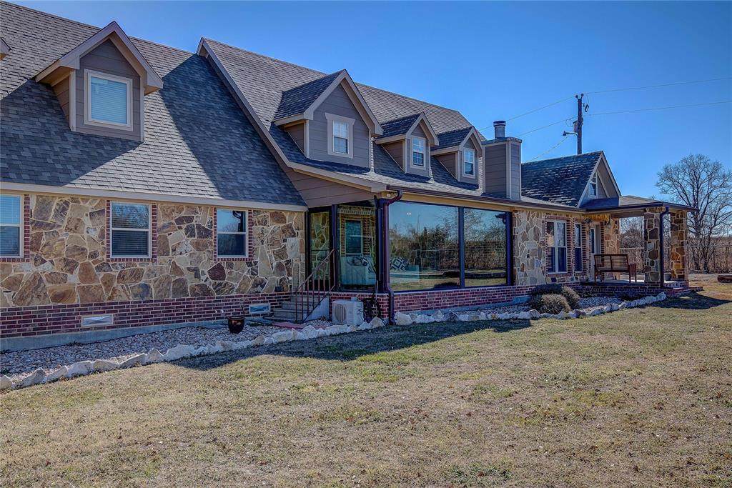 8837 Private Road 2402 - Photo 1