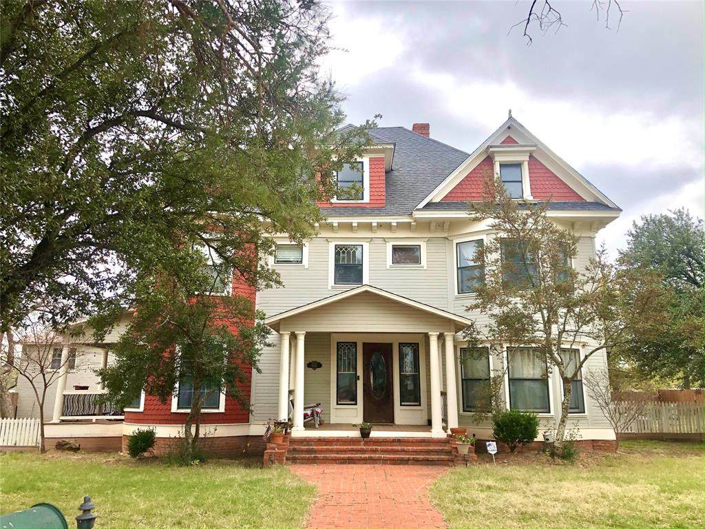 601 2nd Street - Photo 1