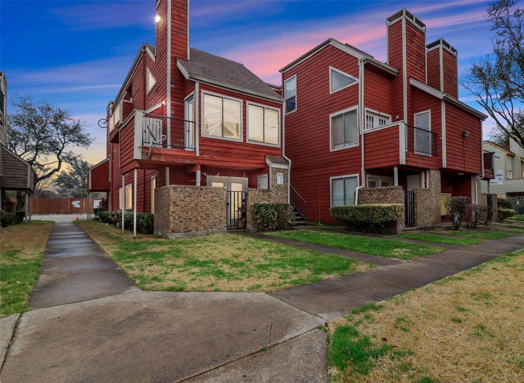 9813 Walnut Street - Photo 1