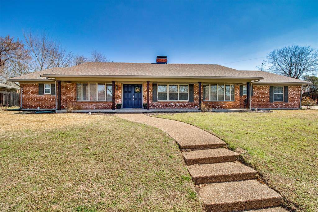 2705 Shoreline Drive - Photo 1