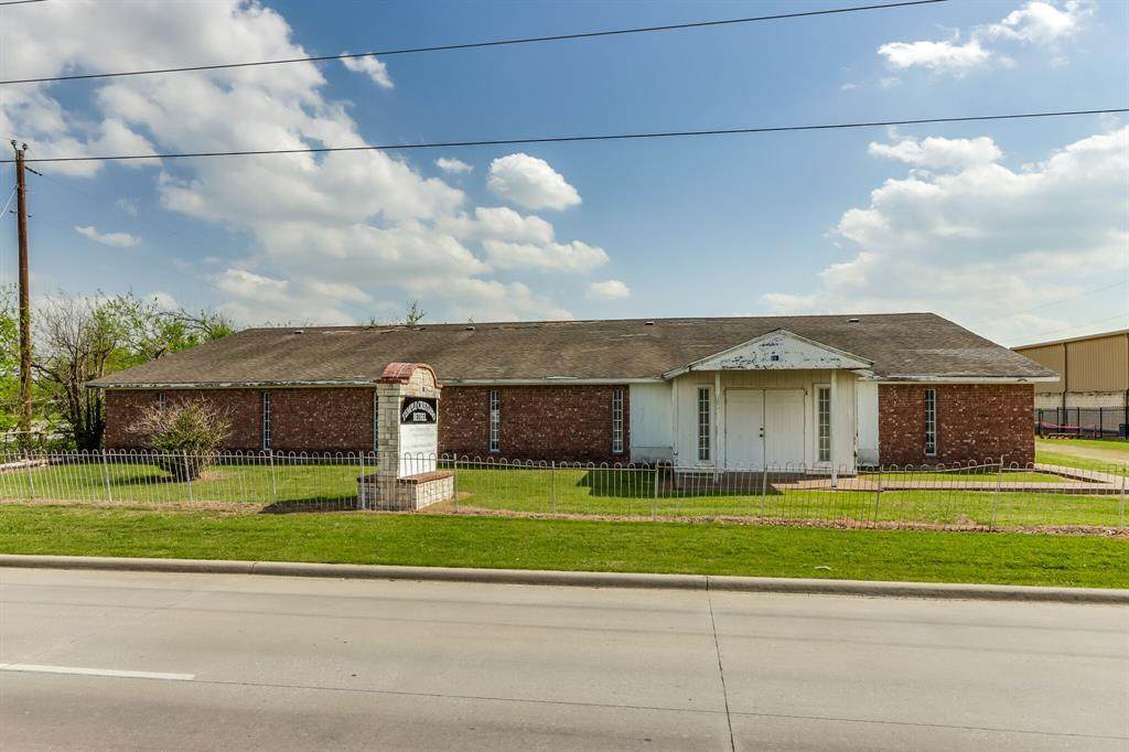 205 King Road - Photo 1