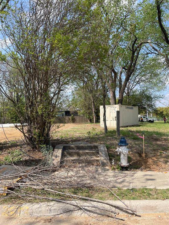 2833 Macon - Photo 1