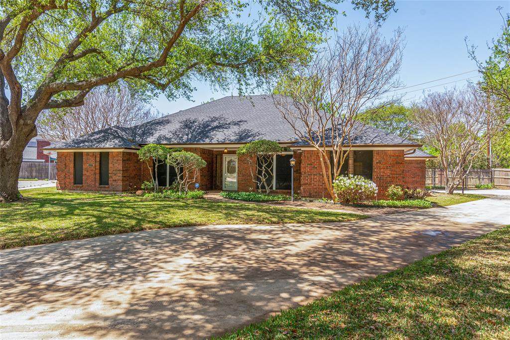 5402 Sapphire Court - Photo 1