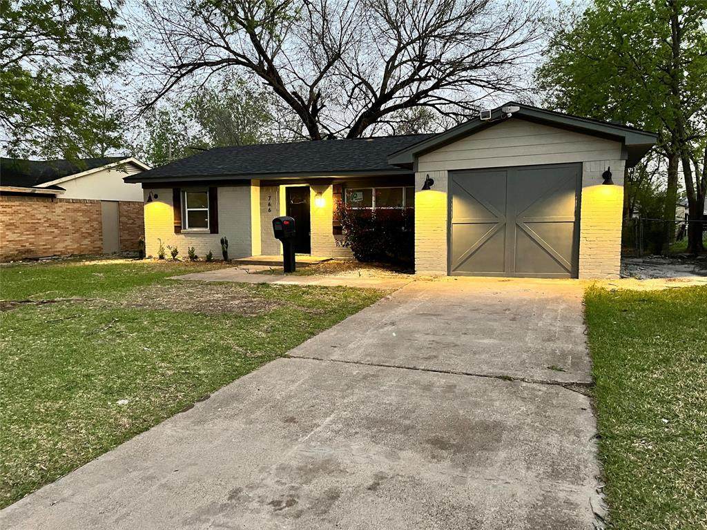766 Ivywood Drive - Photo 1