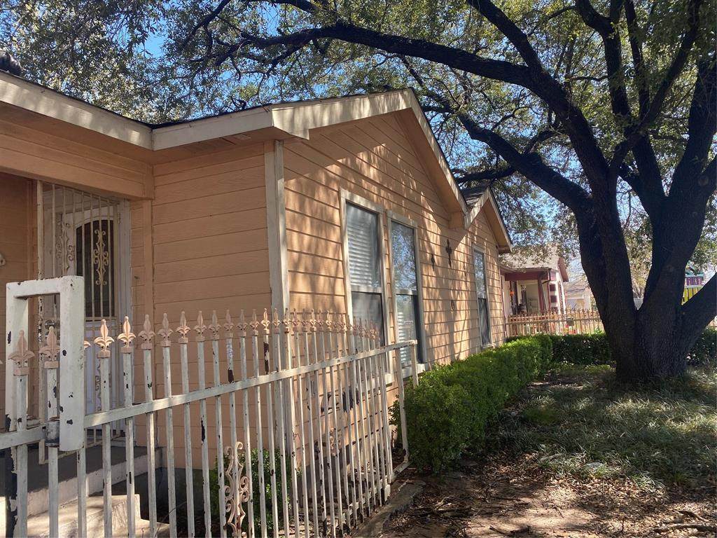 8209 Elam Road - Photo 1