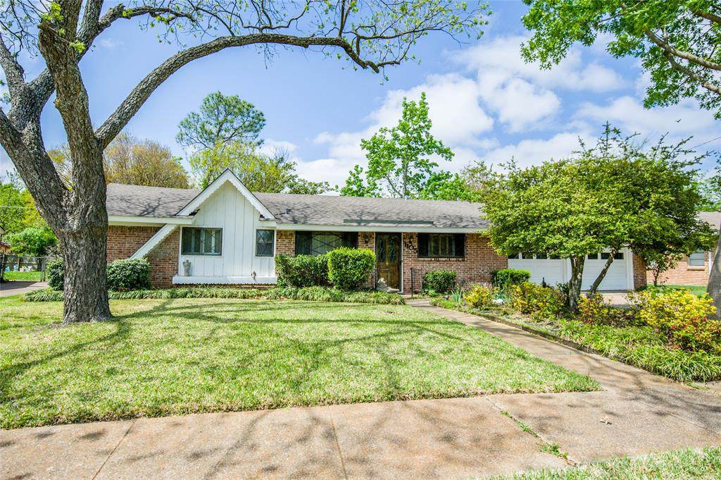 1105 Williamsburg Drive - Photo 1