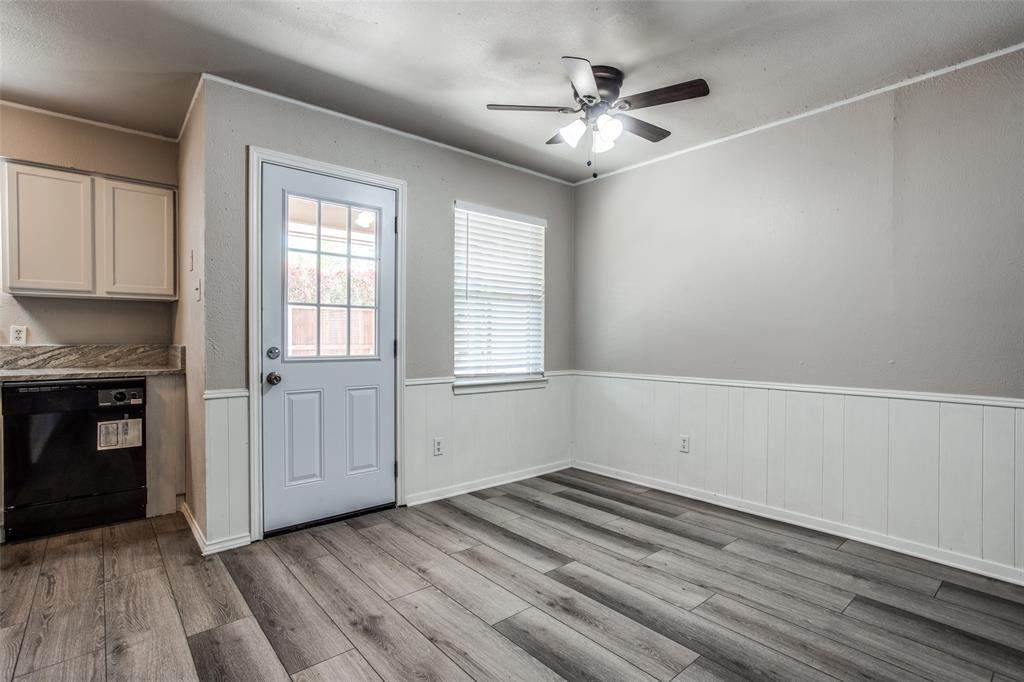 2432 Lakeview Circle - Photo 1