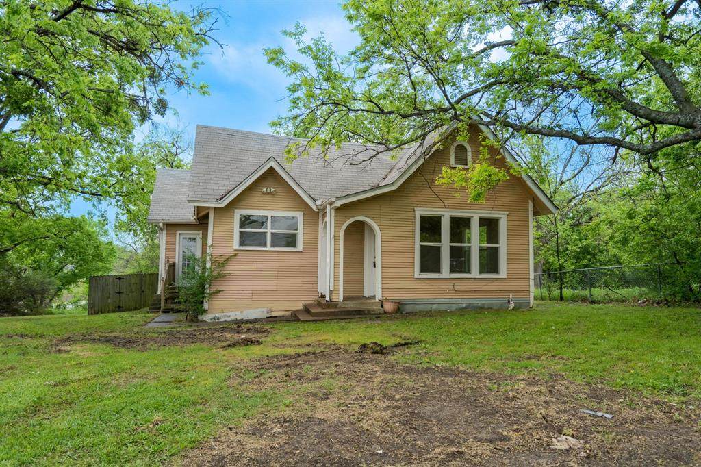 1004 Bois D Arc Street - Photo 1
