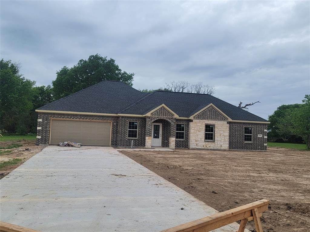 109 Private Road 7204 - Photo 1