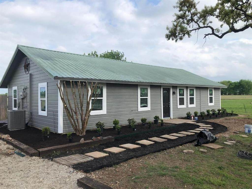 4913 Farm Road 3389 - Photo 1