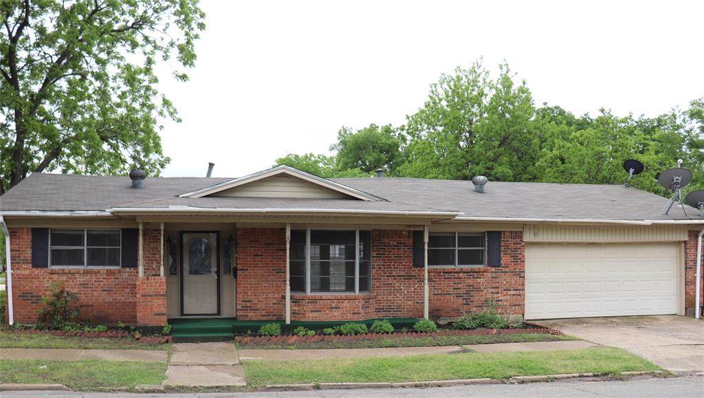 822 Throckmorton Street - Photo 1