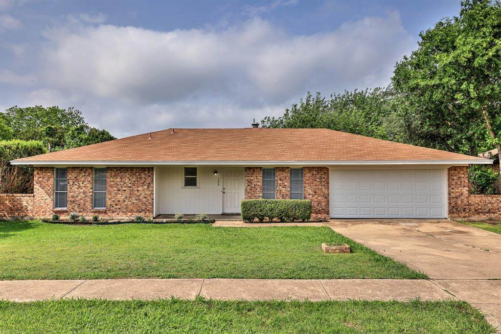 133 Lakeway Drive - Photo 1